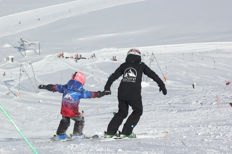 Kids ski lessons and first steps
